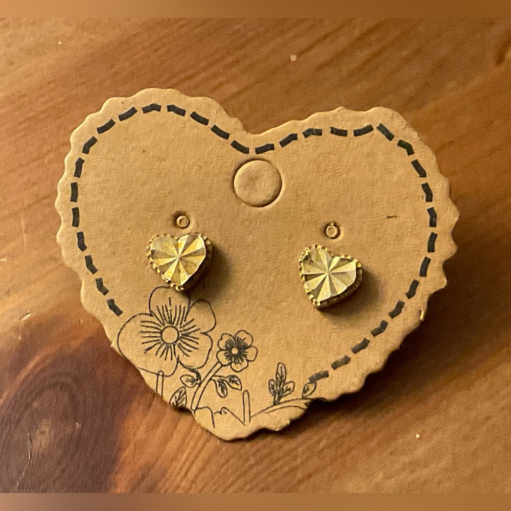 Beverly Hills Gold: vintage fine yellow gold 14k stud heart earrings.